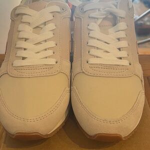 Women's Athletic Shoes - NWTIB